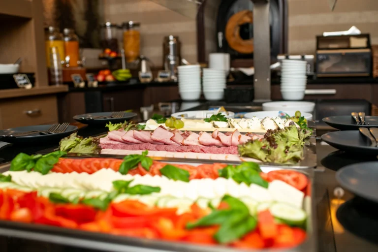 fruestueck-buffet-wurst-kaese-2